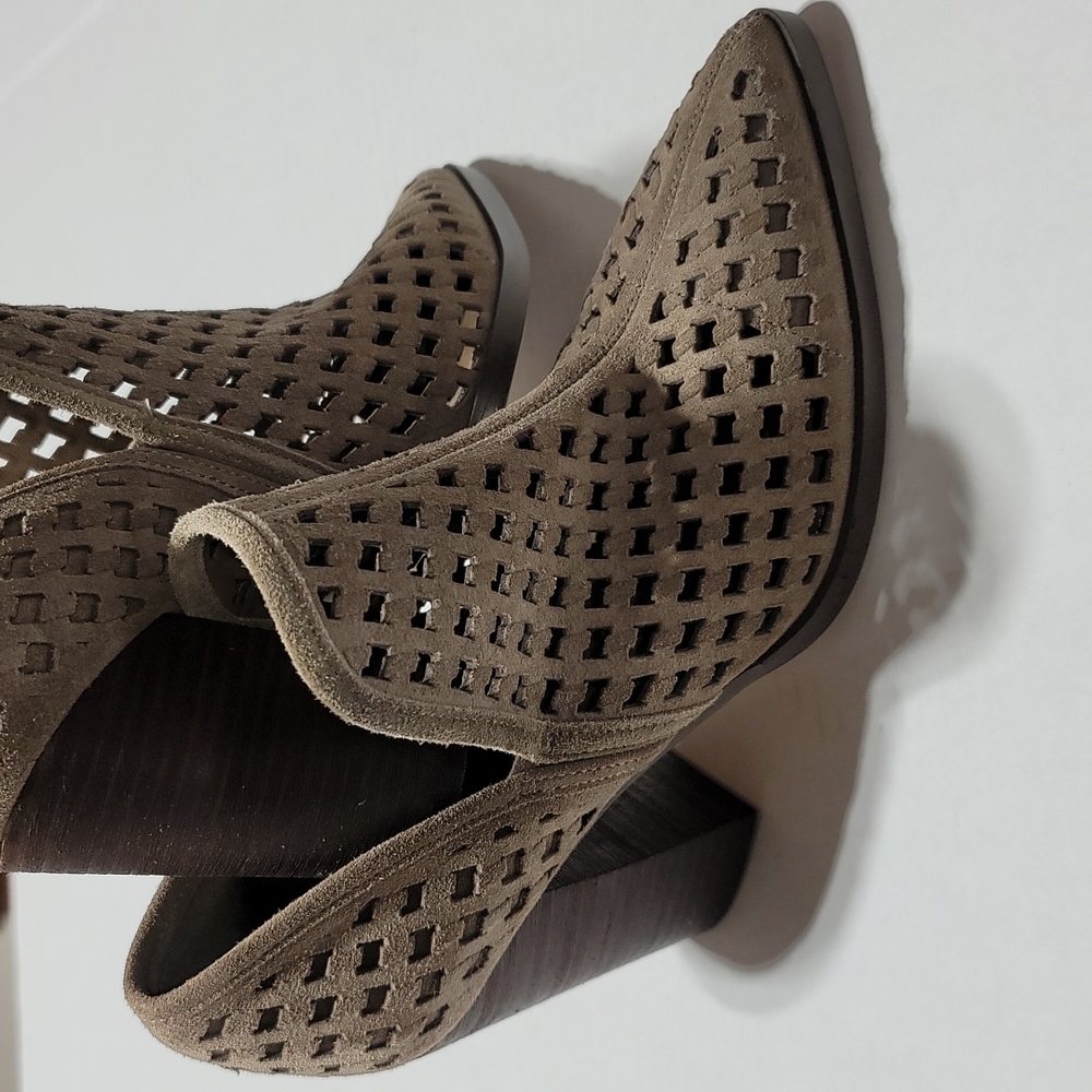VINCE CAMUTO Brown Suede Ankle Boots Womens High Heel Booties Size 8M - Picture 6 of 16